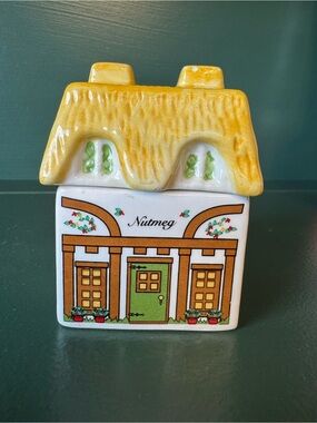 AVON Vintage Nutmeg Cottage Spice Jar Ceramic House Canister Kitchen Decor